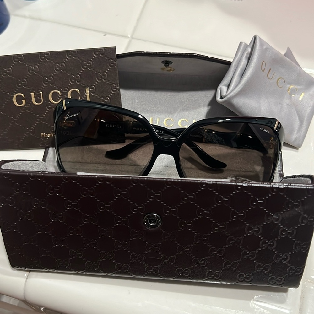 SOLD 💯 authentic GUCCI women’s sunglasses